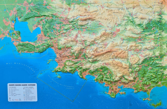 Raised relief map Marseille and surroundings