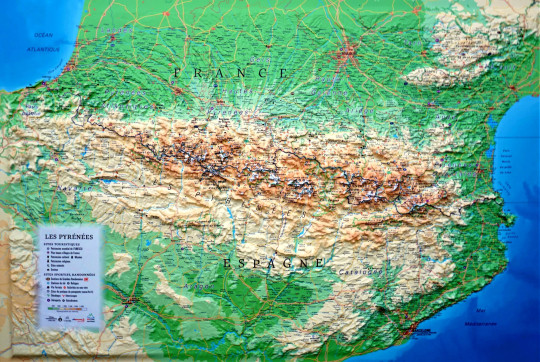 3D Relief map Pyrenees, medium