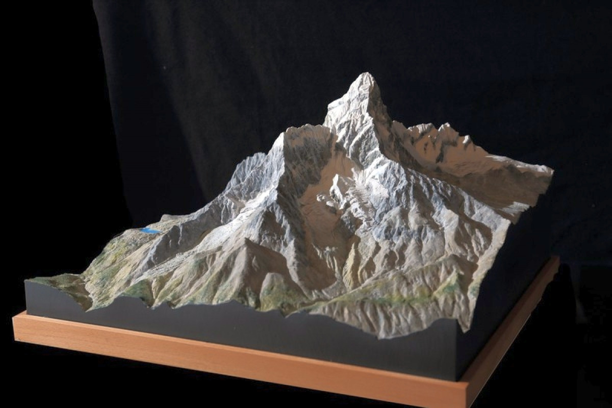 Mountain Model AMA DABLAM  1:15.000