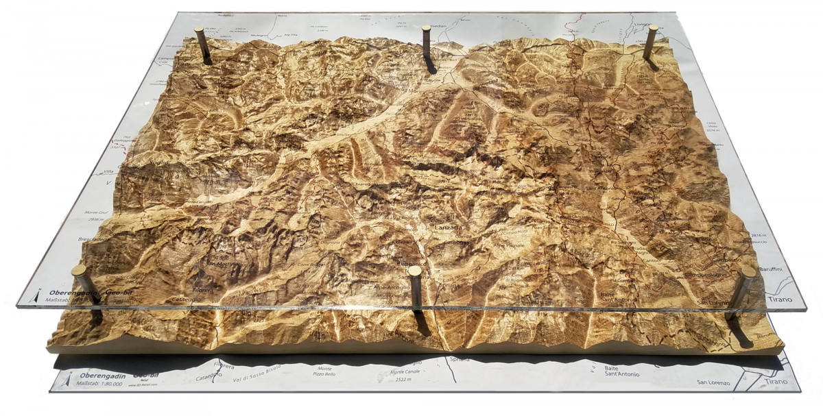Holzrelief_mit_Karte