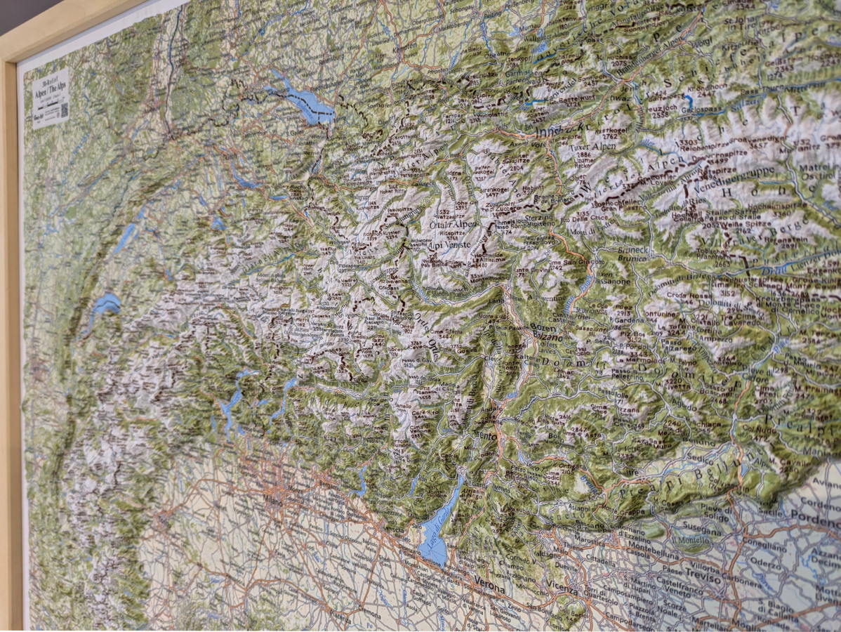 3D Raised relief map Alps XL, 1:1,000,000