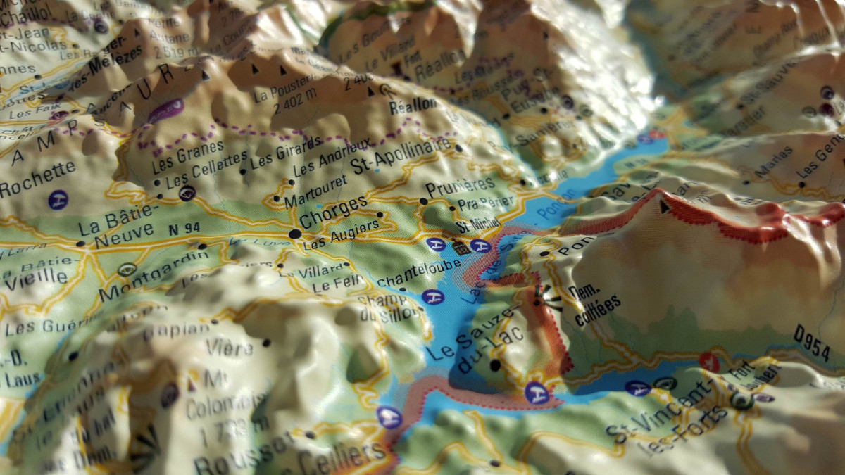 Raised relief map Hautes Alpes