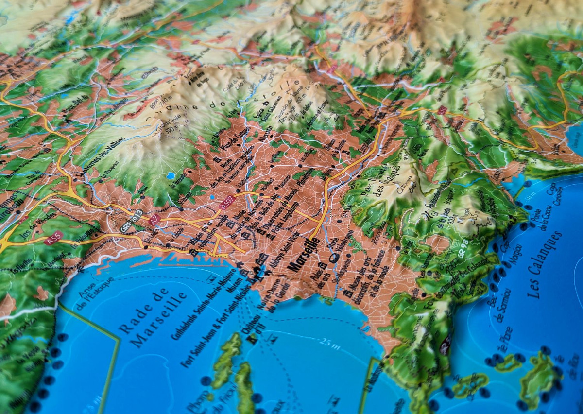 Raised relief map Marseille and surroundings