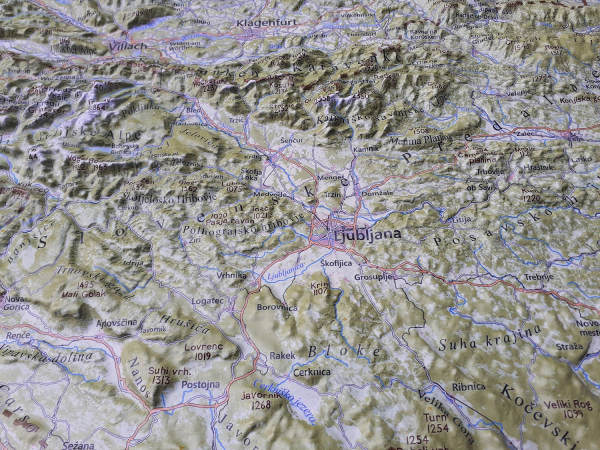 Raised relief map Alps East 1:500.000