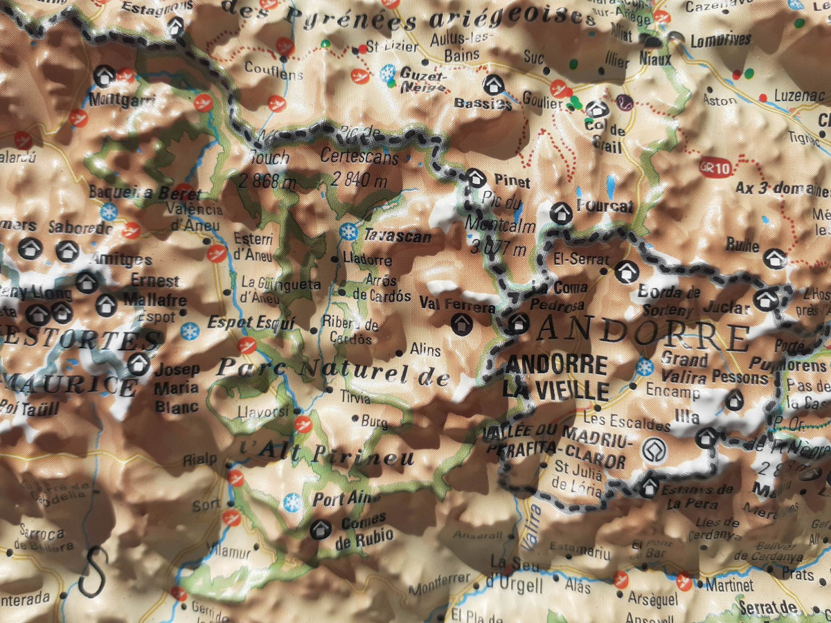 3D Relief map Pyrenees, medium